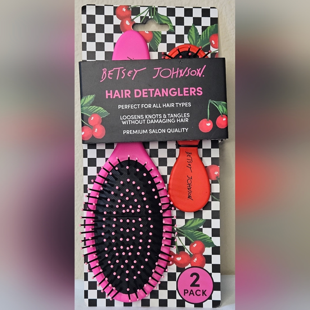 Betsey Johnson 2 Pack Hair Detanglers NWT